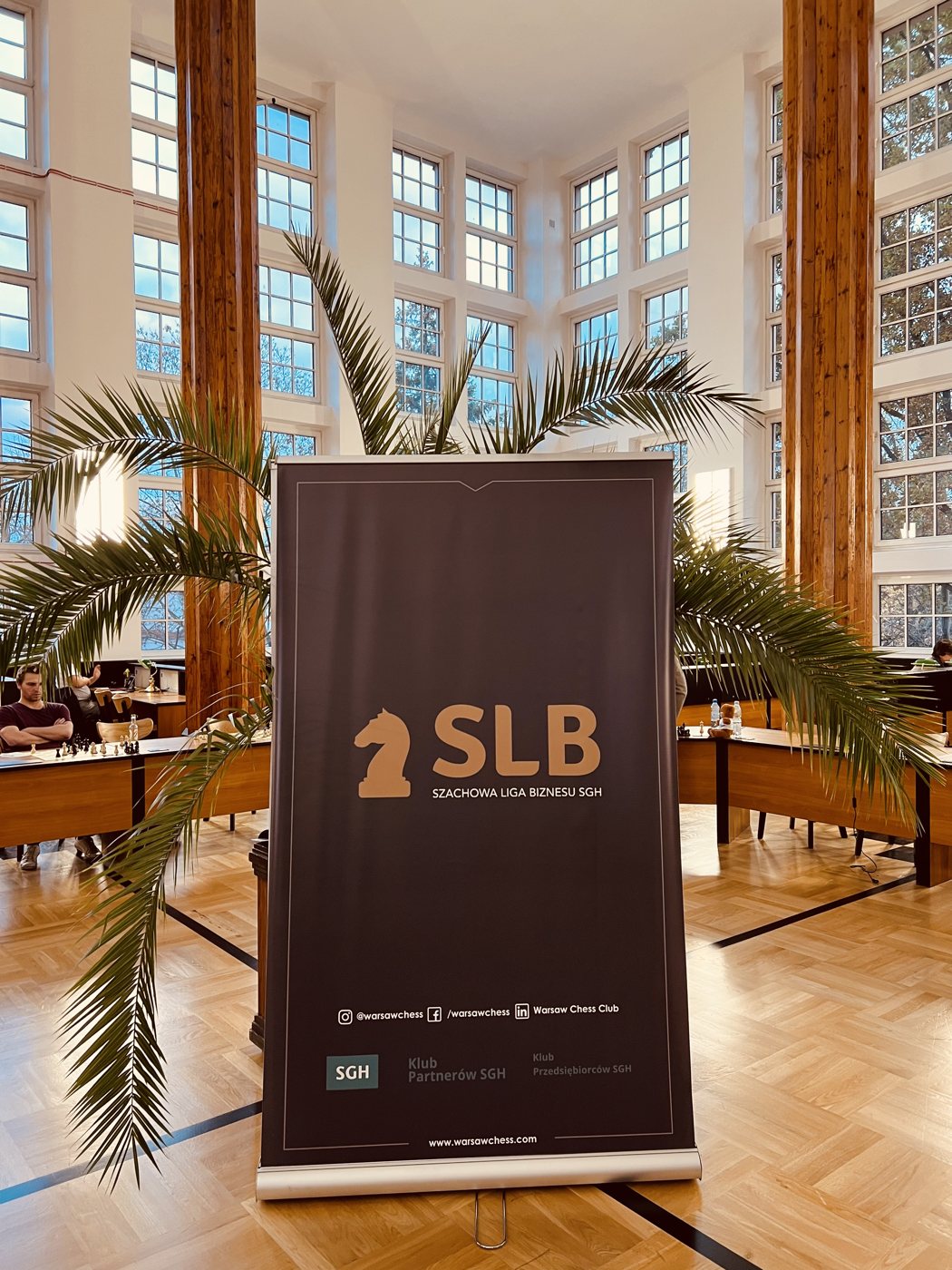 Baner SLB w sali gry