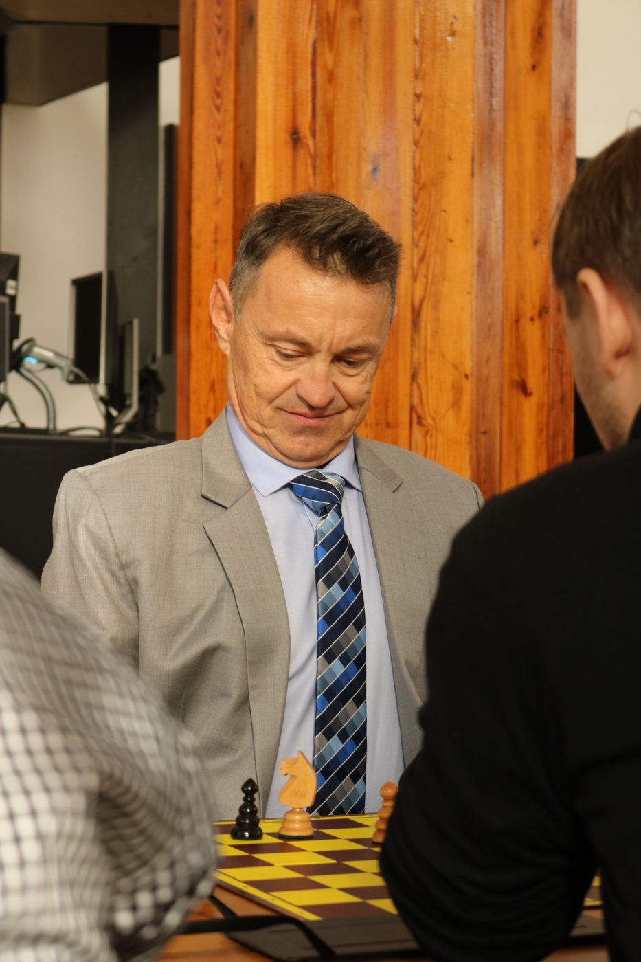 Rozmowy w przerwie między rundami
